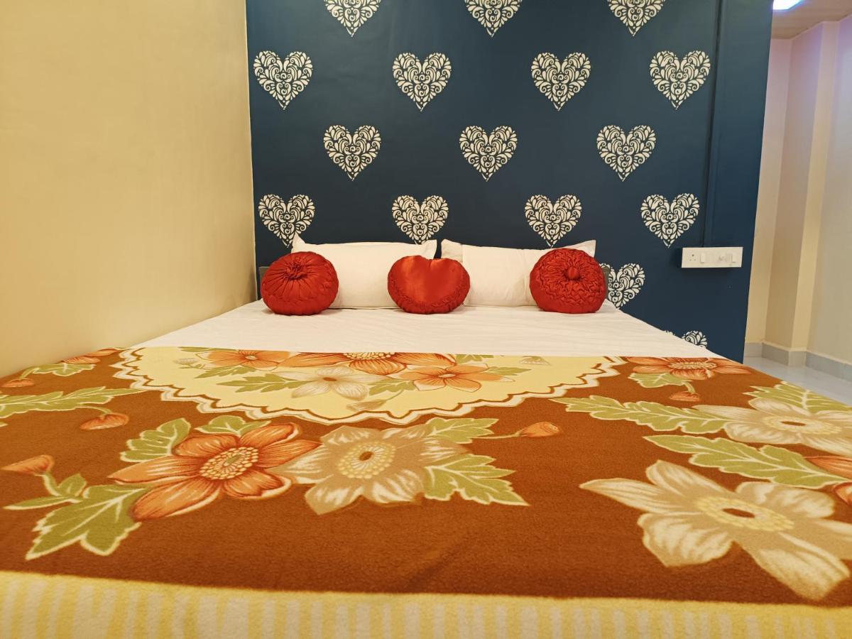 Shree Nivas Home Stay ศรีวาร์ธัน ภายนอก รูปภาพ