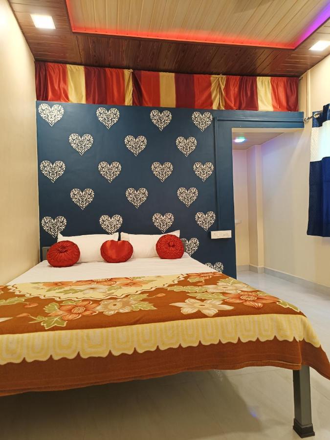 Shree Nivas Home Stay ศรีวาร์ธัน ภายนอก รูปภาพ