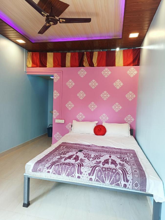 Shree Nivas Home Stay ศรีวาร์ธัน ภายนอก รูปภาพ