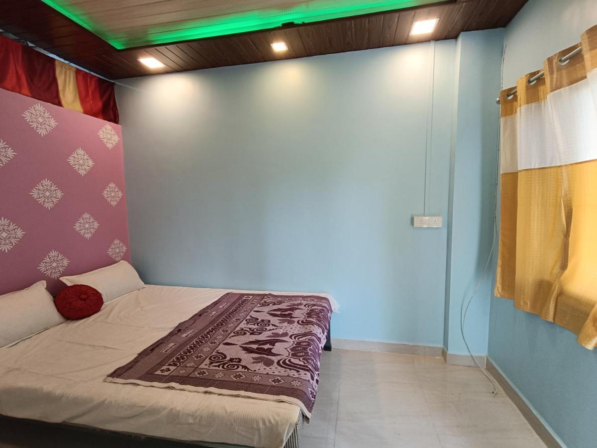 Shree Nivas Home Stay ศรีวาร์ธัน ภายนอก รูปภาพ