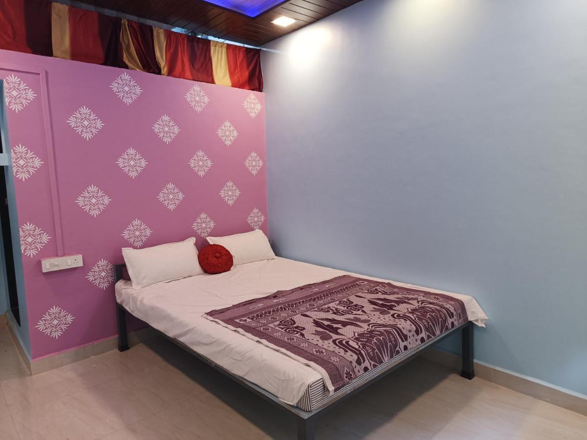 Shree Nivas Home Stay ศรีวาร์ธัน ภายนอก รูปภาพ