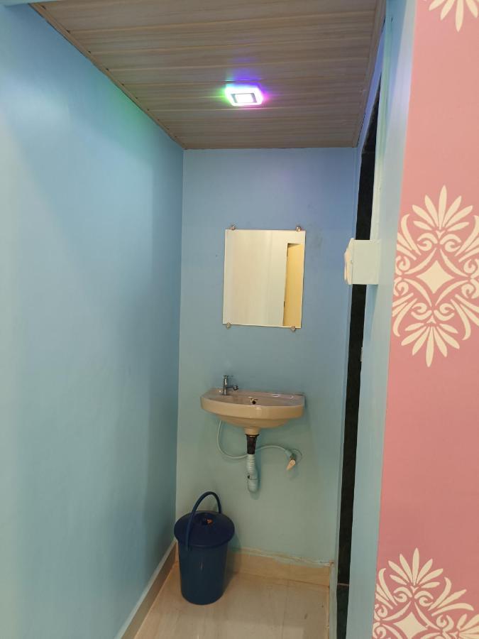 Shree Nivas Home Stay ศรีวาร์ธัน ภายนอก รูปภาพ